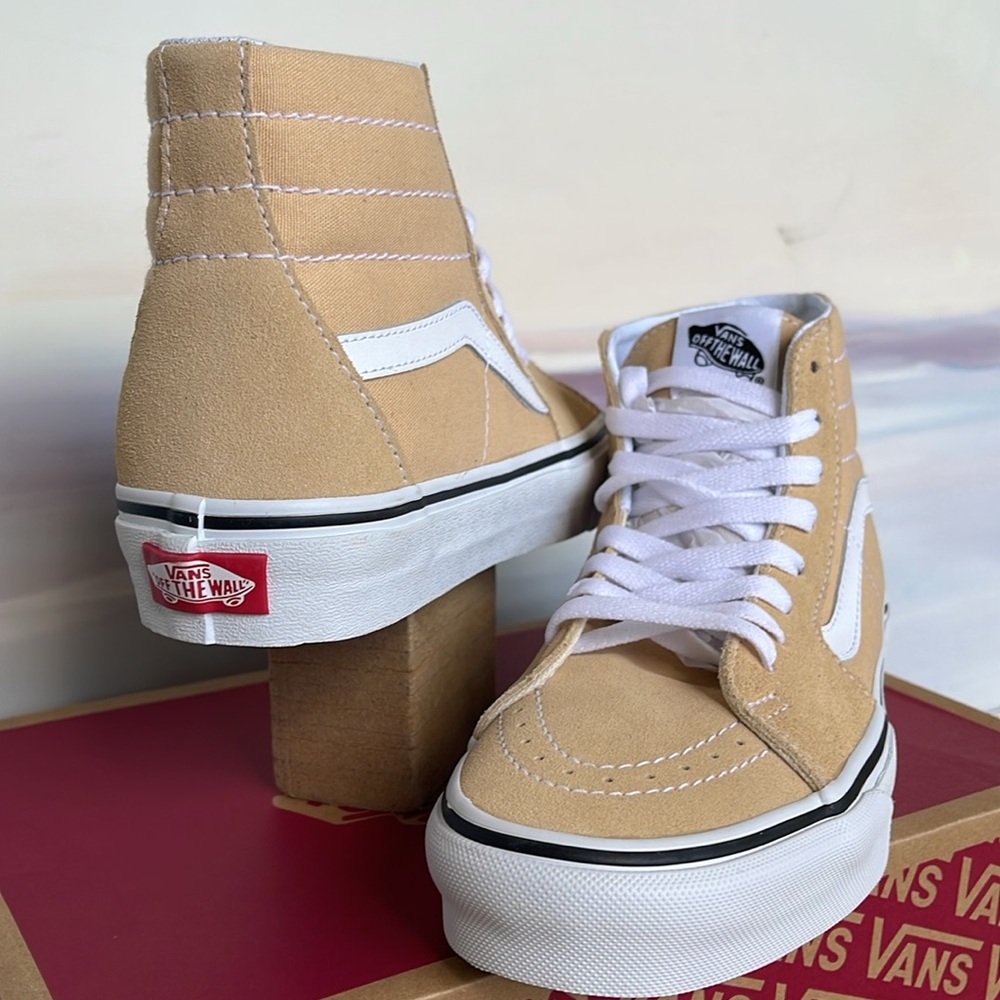 Vans Men’s Sk8-Hi Tapered
Color Theory Honey Peach
VN0A5KRUBLP
Sneakers - Picture 10 of 16
